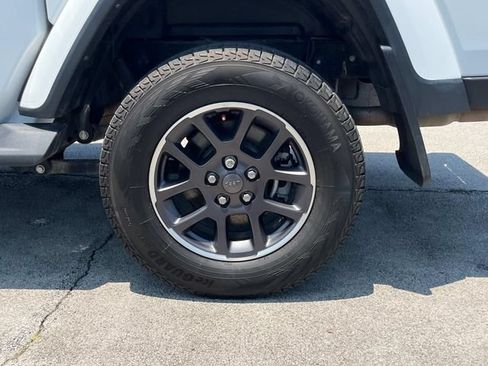Used 2021 Jeep Gladiator Overland w/ Trailer Tow Package AWD/4WD image 14