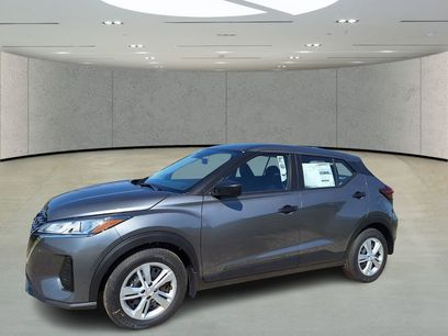 New 2025 Nissan Kicks Play S