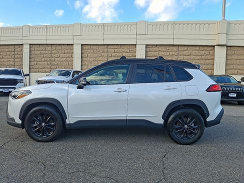 Used 2023 Toyota Corolla Cross LE image 7