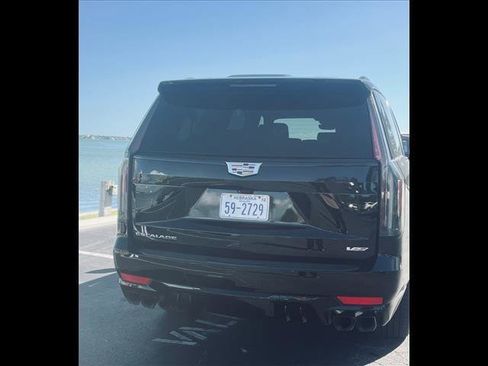 Used 2023 Cadillac Escalade ESV V image 7