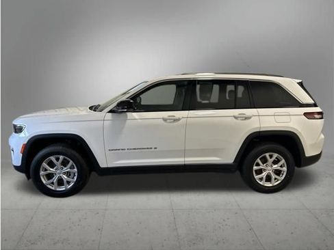 Used 2023 Jeep Grand Cherokee Limited AWD/4WD image 2