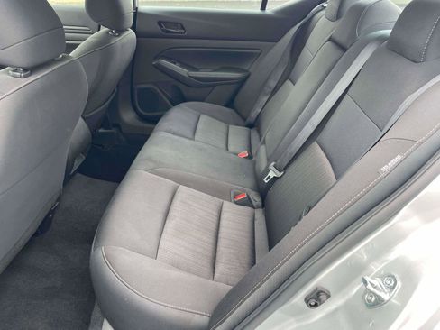 Used 2024 Nissan Altima 2.5 SV FWD image 6