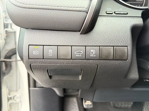 Used 2021 Toyota Camry LE w/ Carpet Mat Package (TMS) FWD image 20