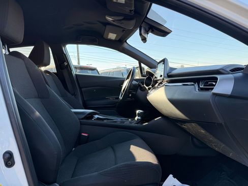 Used 2019 Toyota C-HR XLE image 33