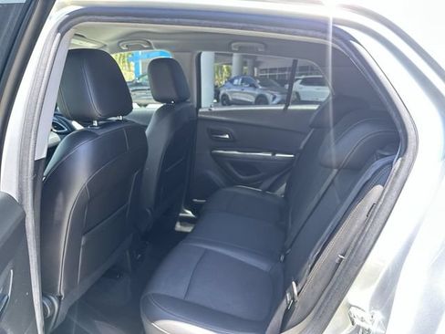 Used 2022 Chevrolet Trax LT w/ LT Convenience Package FWD image 27
