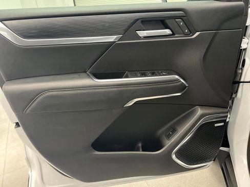 Used 2025 GMC Acadia Elevation image 11