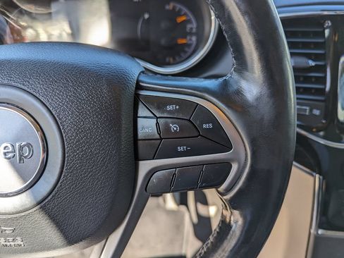 Used 2021 Jeep Grand Cherokee Limited AWD/4WD image 16