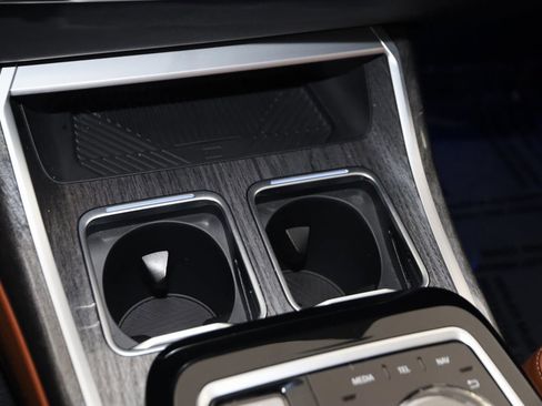 Used 2023 BMW 760i xDrive image 38