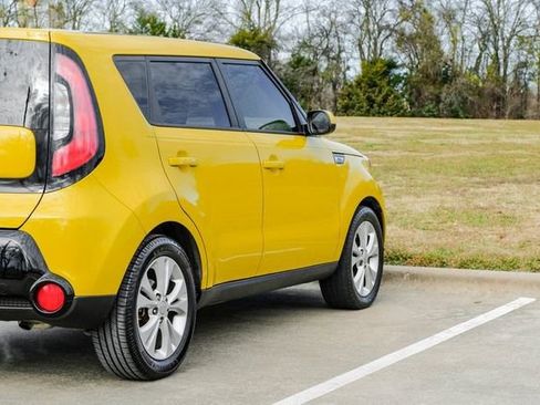 Used 2016 Kia Soul + image 13