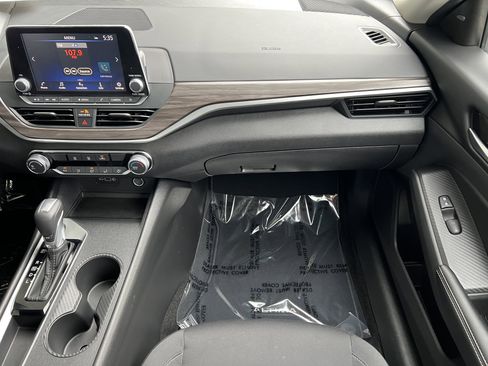 Used 2025 Nissan Altima 2.5 SV image 33