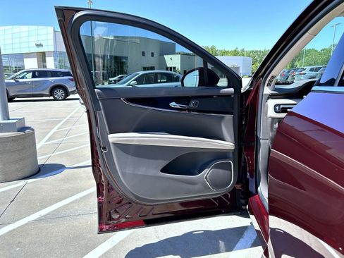 Used 2023 Lincoln Nautilus Reserve w/ Cargo Utility Package AWD/4WD image 9