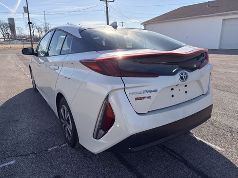 Used 2018 Toyota Prius Prime Premium image 12