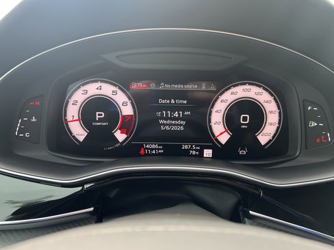 Used 2025 Audi RS Q8 performance AWD/4WD image 21