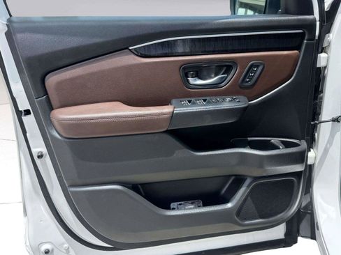 Used 2025 Honda Pilot Elite image 18