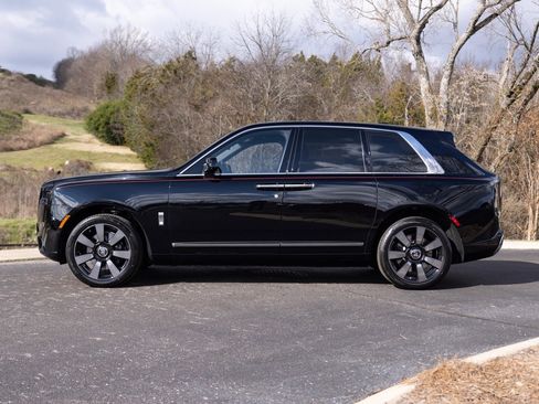 New 2025 Rolls-Royce Cullinan image 3