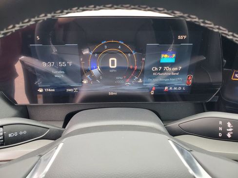 New 2026 Chevrolet Traverse LT w/ Sun and Wheel Package AWD/4WD image 15