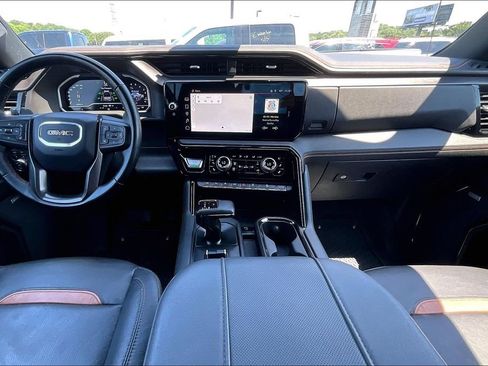 Used 2024 GMC Sierra 1500 AT4 w/ AT4 Preferred Package AWD/4WD image 10