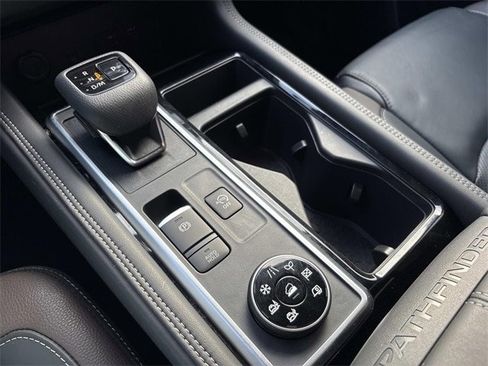 Used 2024 Nissan Pathfinder Platinum image 36