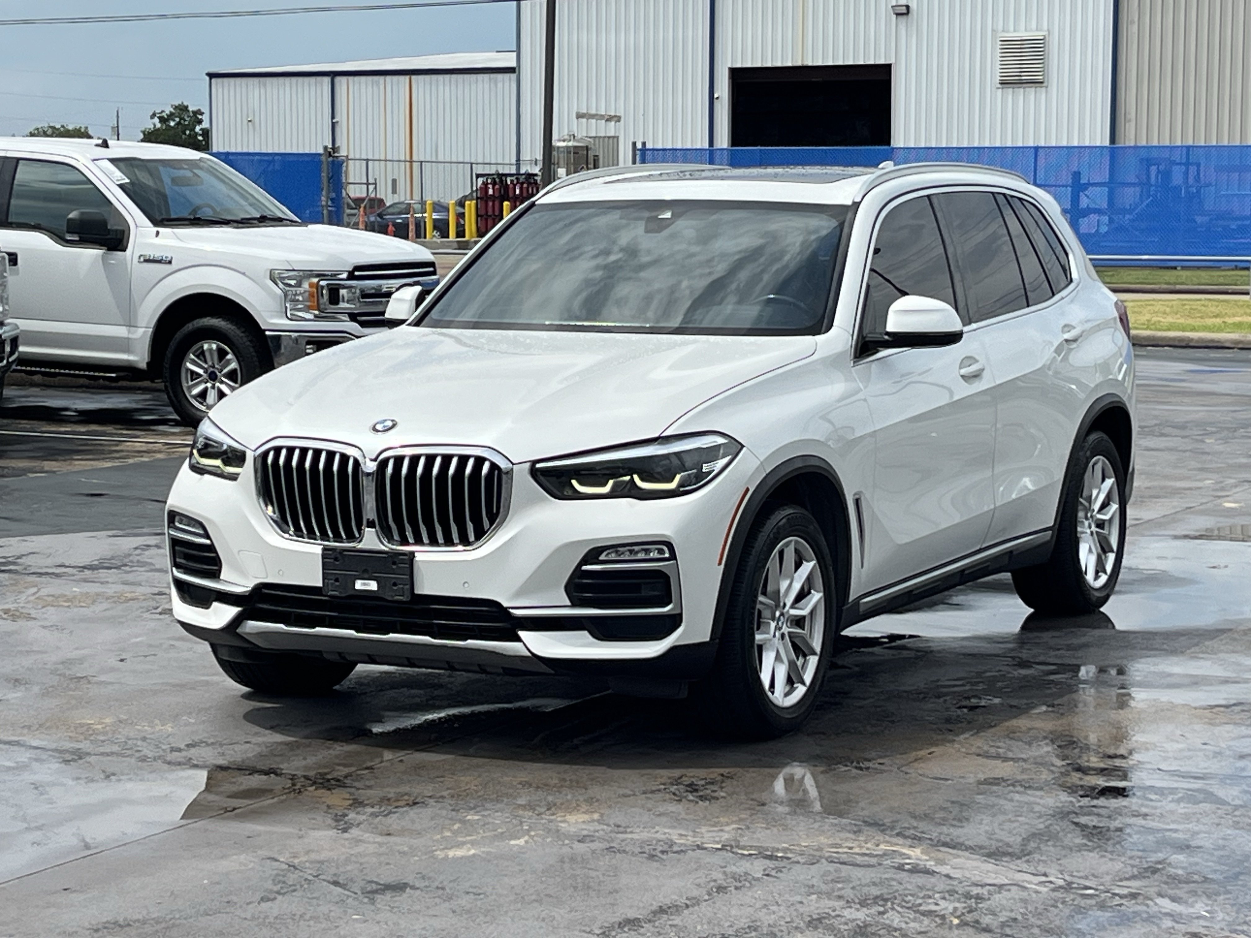 Used 2019 BMW X5 xDrive40i w/ Premium Package 2 AWD/4WD image 3