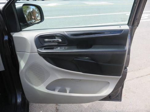 Used 2019 Dodge Grand Caravan SXT FWD image 27