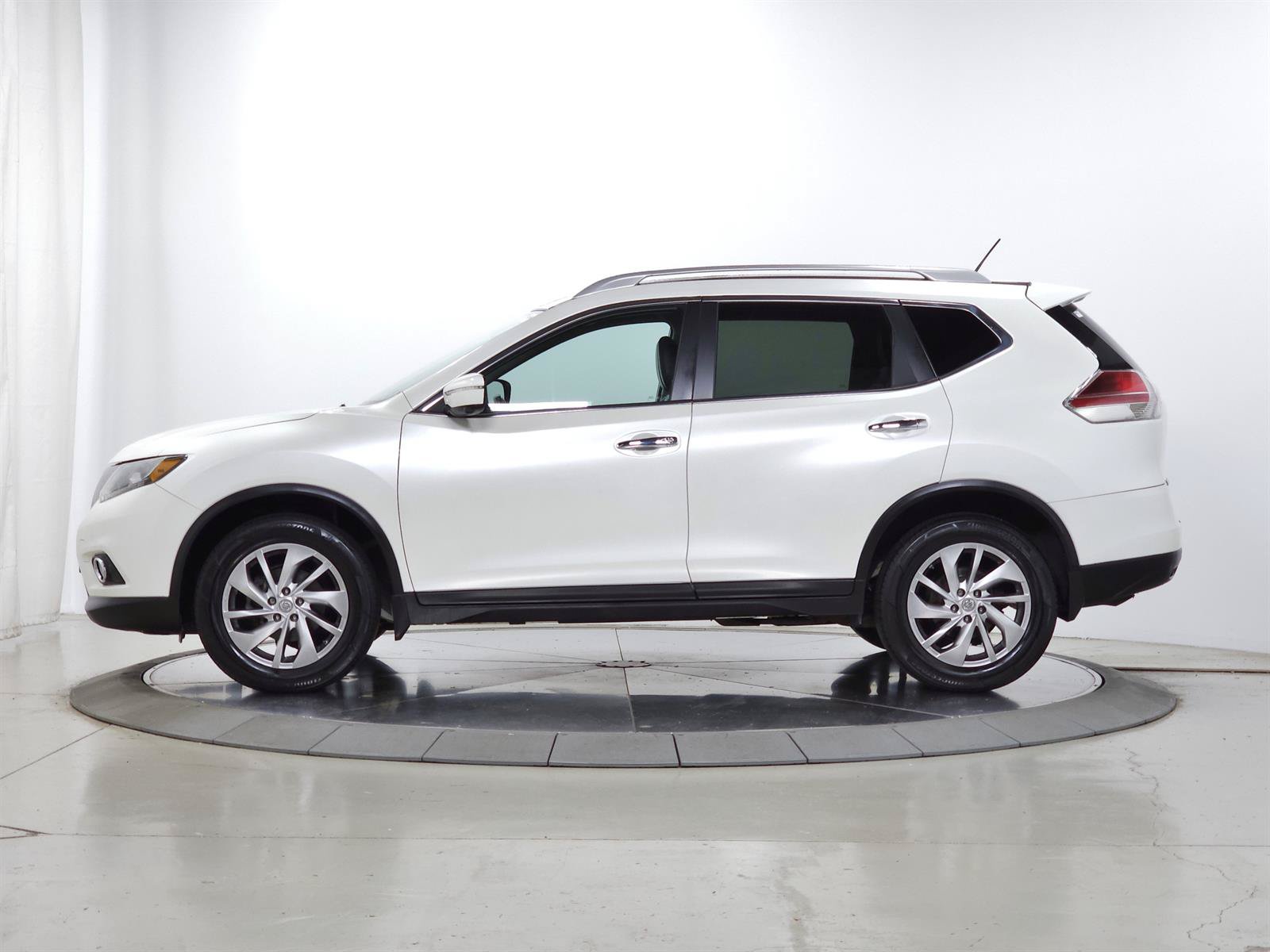 Used 2015 Nissan Rogue SL w/ SL Premium Package AWD/4WD image 4