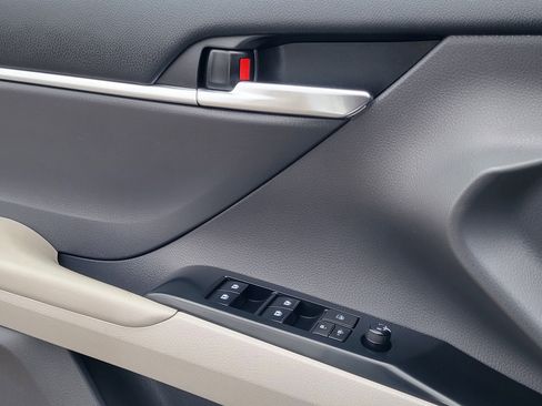 Certified 2019 Toyota Camry SE w/ Sunroof Package FWD image 21
