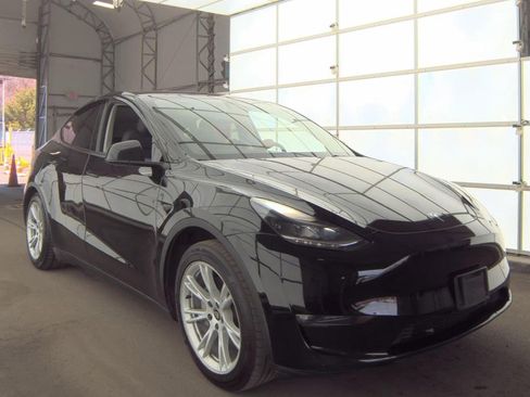 Used 2023 Tesla Model Y Long Range image 10