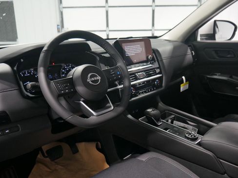New 2025 Nissan Pathfinder SV w/ Black Appearance Package image 9
