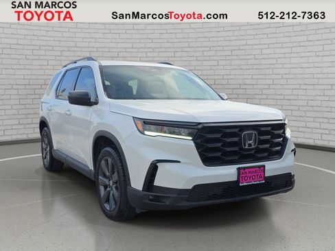 Used 2025 Honda Pilot Sport image 3
