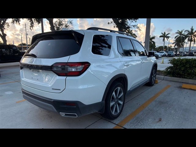 Certified 2025 Honda Pilot Touring image 11