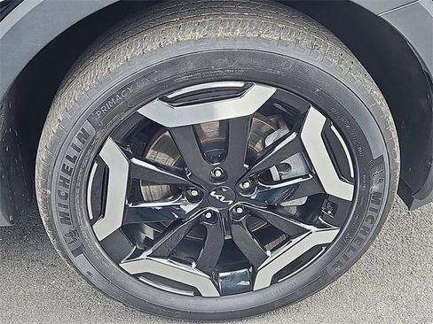 Used 2024 Kia Telluride EX w/ EX Captain's Chair Package image 10