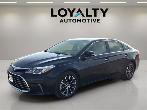 Used 2018 Toyota Avalon XLE Premium image 1