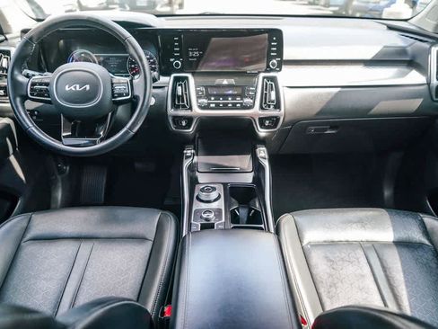 Certified 2023 Kia Sorento EX AWD/4WD image 11