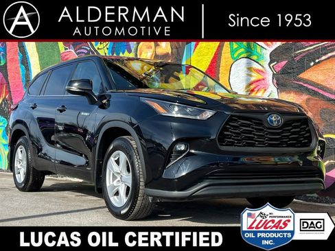 Used 2021 Toyota Highlander LE image 1