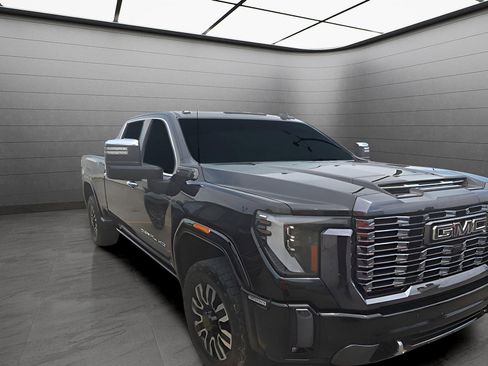 Used 2024 GMC Sierra 3500 Denali Ultimate AWD/4WD image 8
