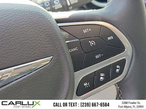 Used 2023 Chrysler Pacifica Touring-L FWD image 26