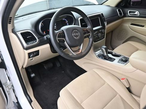 Used 2019 Jeep Grand Cherokee Laredo AWD/4WD image 60