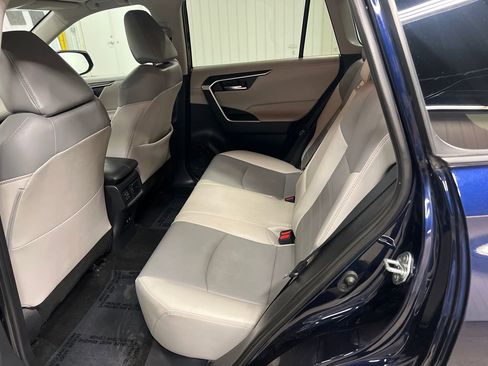 Used 2019 Toyota RAV4 XLE Premium w/ Cold Weather Package AWD/4WD image 13