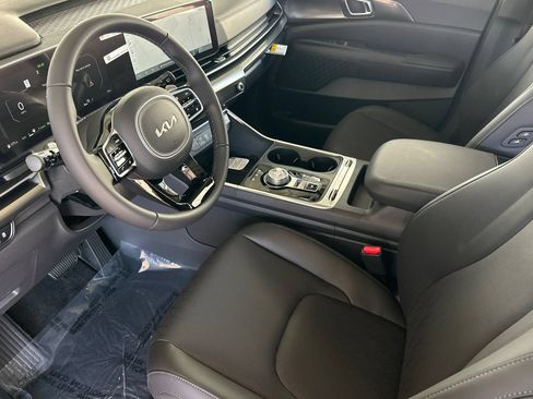 New 2026 Kia Carnival SX w/ SX Dark Edition Package FWD image 7
