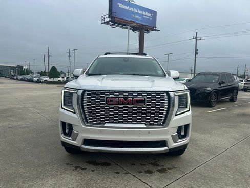 Used 2022 GMC Yukon Denali w/ Denali Premium Package AWD/4WD image 2