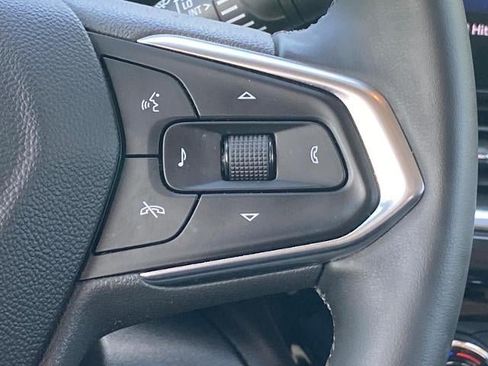 Used 2025 Chevrolet Trax ACTIV w/ Sunroof Package FWD image 9