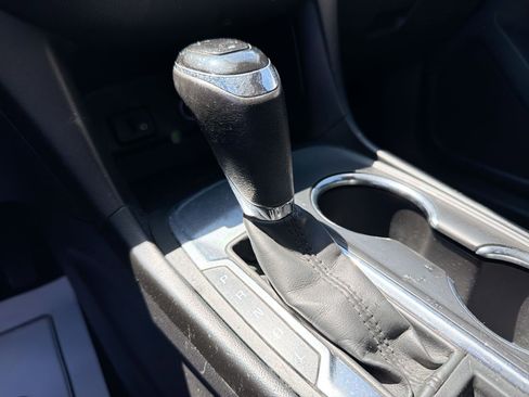 Used 2018 Chevrolet Equinox LT FWD image 32
