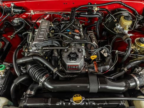 Used 1991 Toyota Pickup Deluxe image 4