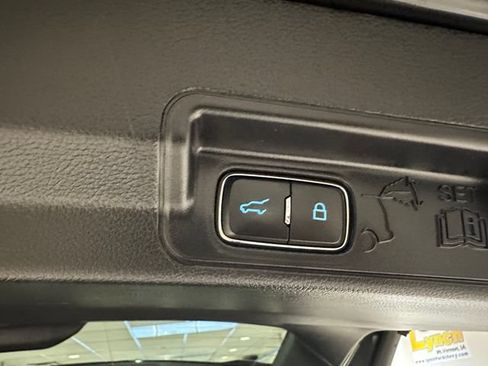 Used 2021 Ford Explorer XLT w/ Equipment Group 202A AWD/4WD image 18