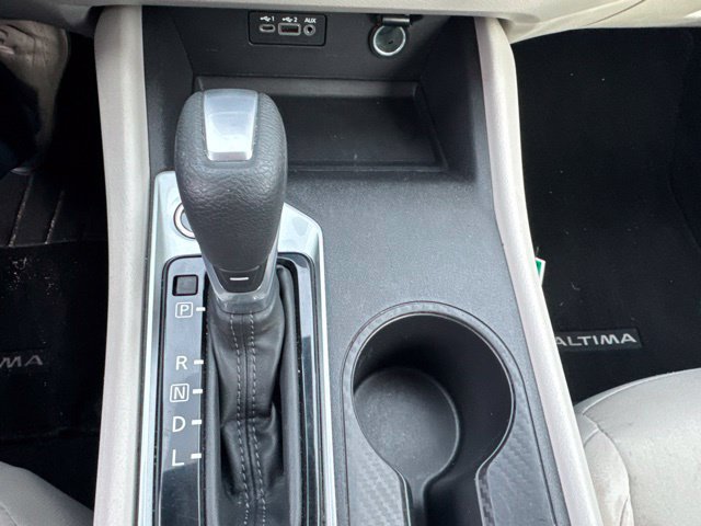 Used 2025 Nissan Altima 2.5 SV FWD image 13