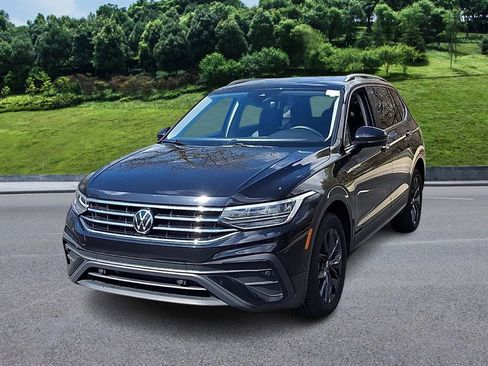 Used 2024 Volkswagen Tiguan SE image 3