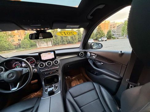 Used 2017 Mercedes-Benz GLC 300 4MATIC image 30