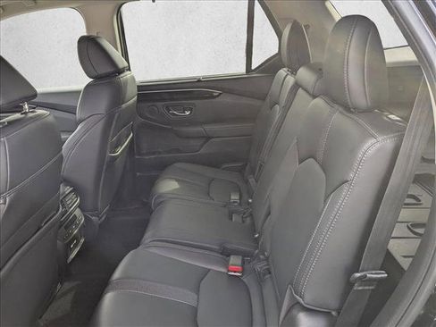 Certified 2023 Honda Pilot Touring image 17