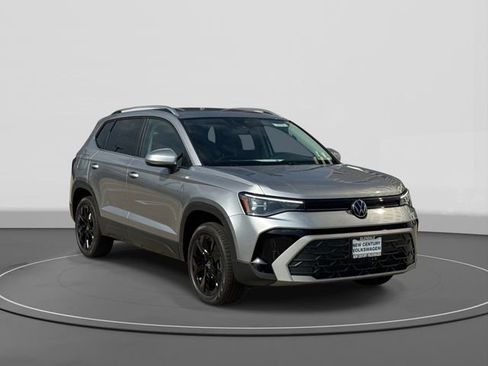 New 2026 Volkswagen Taos SE FWD image 1