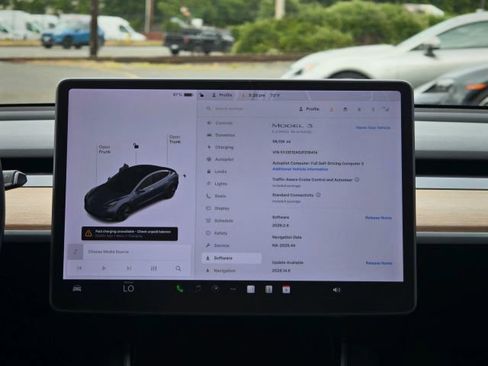 Used 2018 Tesla Model 3 Long Range RWD image 4
